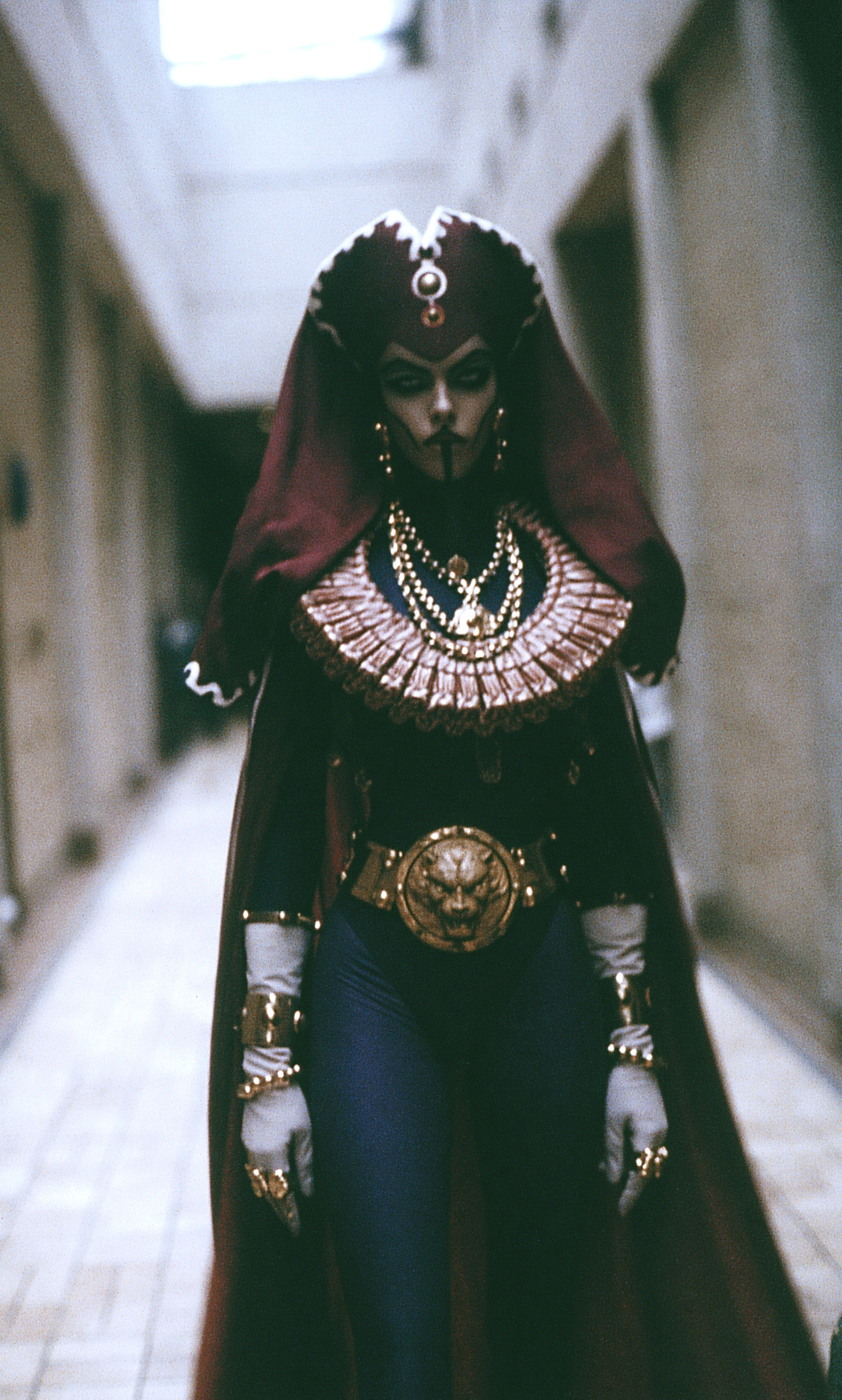 Regal Elegance: A Bold Fashion Statement