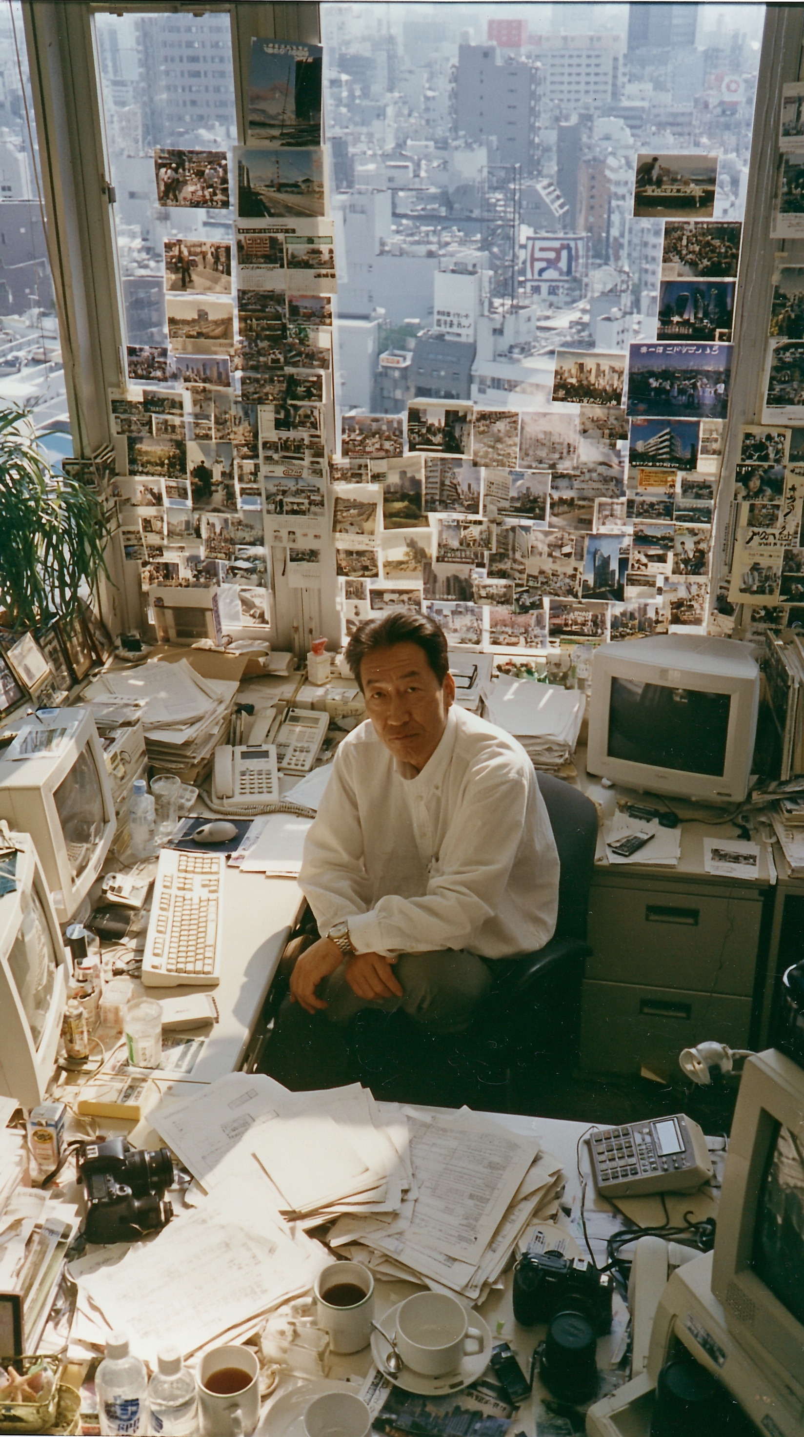 Retro Tokyo Office: Nostalgic 1990s Vibes