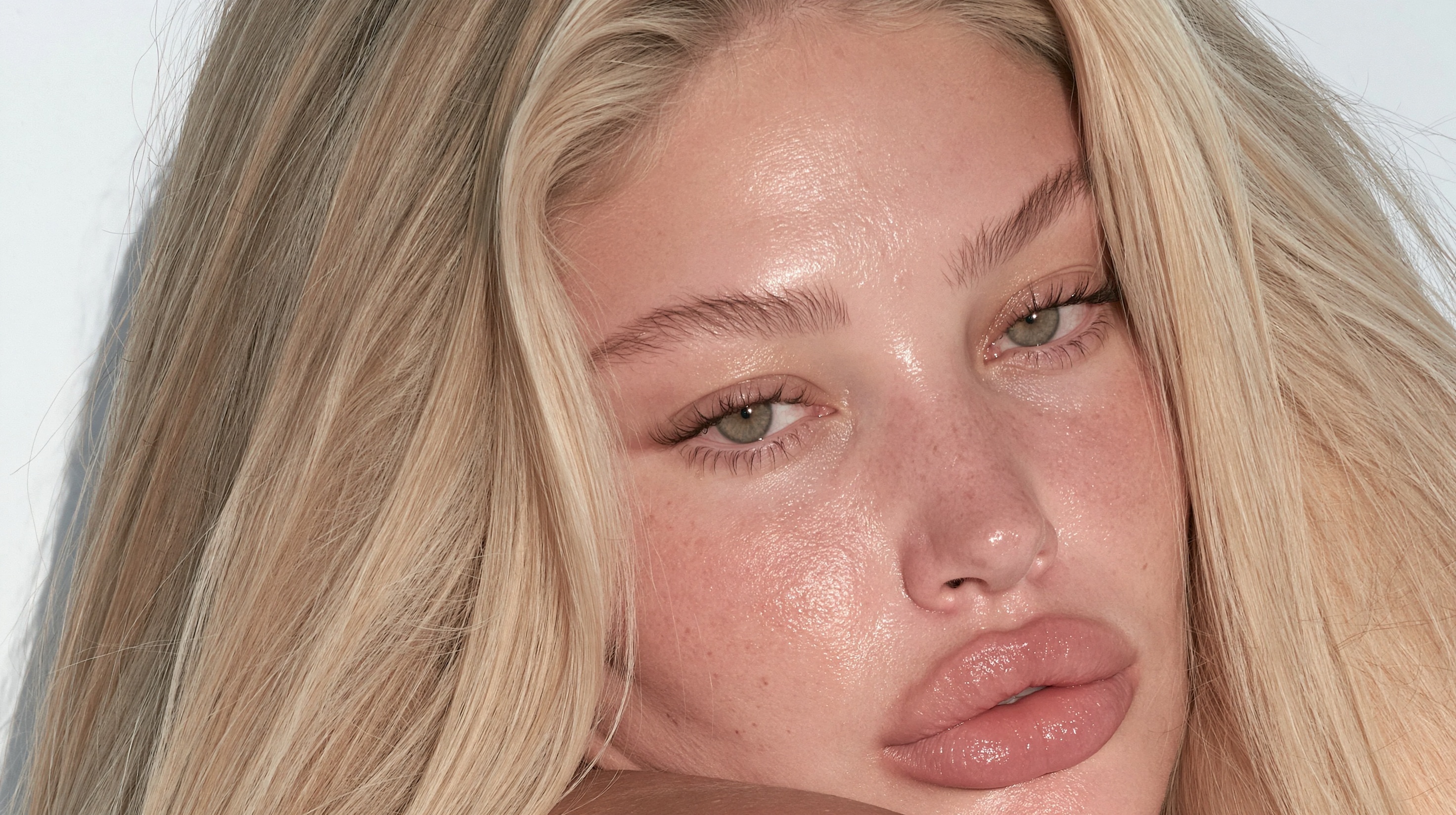 Elegant Blonde Beauty with Macromastia